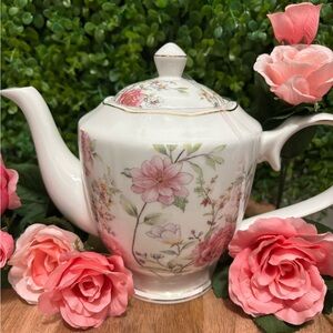 Grace Teaware NWT Floral fine Porcelain Teapot with Pink Rose Pattern